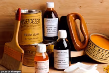 Des indémodables recettes de grands-mères aux produits innovants écolos, petit tour d'horizon des produits qui redonnent sa beauté du bois...