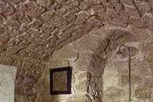 Noyée dans la verdure