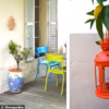 Fini votre terrasse ou votre cour tristoune ! Mettez-y une touche de couleurs avec quelques accessoires déco ou coups de peinture...