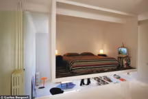 Où installer sa chambre " Faut-il y glisser aussi un bureau ou la transformer en pièce à vivre " Analyse et témoignages à une époque où les chambres sont amputées...