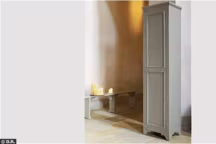 La simplicité de cette penderie grise se marie avec tous les intérieurs