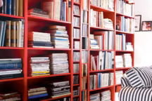 L'indémodable bibliothèque Billy d'Ikea séduit le monde entier depuis 30 ans. Rien qu'en blanc, 28 millions d'exemplaires ont été vendus à ce jour. Petite histoire d'une star chez Ikea...