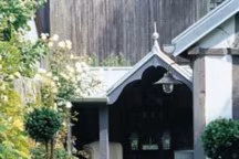 Mariage réussi entre gris subtil et esprit bois