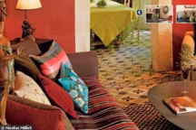 Une déco toute en couleurs pour plus de chaleur : visitez cette maison d'hôtes raffinée de Saint-Rémy-de-Provence. Une préciseuse adresse...