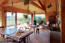 Grande maison de bois dans les dunes