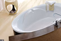 Baignoire de star, douche à hydromassage, ouverte sur la chambre, spa... Accordez-vous le luxe d'une salle de bains qui vous chouchoute vraiment...