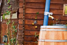 Bonne pour la planète, la récupération de l'eau de pluie permet de sérieuses économies. Mais attention, l'eau de pluie est non potable. Son usage est donc réglementé...