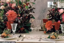 Près du Trocadéro, Jean-Christophe Stoerkel, paysagiste et décorateur, vit dans un hôtel particulier du XIXe siècle dédié à l'art de vivre...