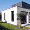 Une maison moderne, pratique et écologique avec piscine