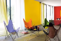 Cerise griotte et Soleil radieux forment un duo ensoleillé. Gamme Essentia Été, à partir de 48 € les 2,5 l, V33.