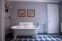 Le charme d'une salle de bains à l'ancienne