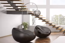 Question pratique : comment faire du salon une pièce agréable à vivre et lui redonner tout son éclat ? Parquet lustré, volets roulants et couleurs douces... Que la lumière soit !