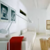Un appartement design rouge sur blanc