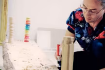 Christophe Beauséjour, designer de 42 ans, est établi à Montreuil. Pour lui, bricoler et construire, c'est avant tout échanger. Rencontre...