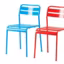 Chaises empilables pleines de couleurs