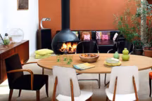 Comment répartir uniformément la chaleur dans un volume haut de plafond ? Poêle à bois, pompe à chaleur ou eau chaude solaire : donnez la priorité au confort et aux économies d'énergie...