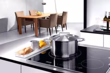 Entre appareils plus performants et gestes de bon sens, il est possible de faire de la cuisine un lieu d'économies d'énergie.