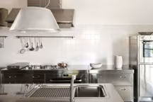 Performance technique, collection complète de meubles Inox, indépendants et prêts à poser. Chaque unité spécialisée, froid, chaud, lavage... peut aussi s'insérer dans une cuisine existante, Alpes, exclusivité The Conran Shop.