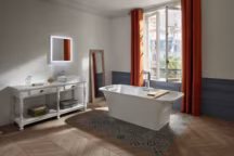 Baignoire îlot autoportante Elite en acrylique. Revêtement Flight antibactérien qui confère robustesse et stabilité. Grande profondeur pour une immersion totale.Livrée avec vidage, coussin en gel repositionnable et pieds réglables. 1790 euros. Jacob Delafon chez Cédéo et Brossette.