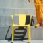 Une chaise design jaune poussin
