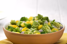 Pour une cuisine légère et goûteuse, adoptez un cuiseur vapeur. Facile à utiliser, il permet des cuissons rapides. Gourmand, adaptable, intelligent ou familial, voici les quatre préférés de Cuisines & Bains.