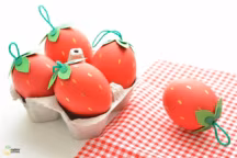 L'œuf de Pâques devient fraise.