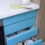 Les tiroirs voient la vie en bleu