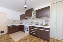 Repeindre le carrelage au sol d'une cuisine