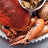 Crustacés, poissons frais ou préparations iodées... Trouvez l'inspiration pour présenter vos fruits de mer et autres plats marins de façon déco et design.