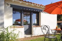 Les fenêtres en bois ont finalement bien des avantages et leur entretien est de plus en plus simple. Nos conseils...