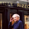 Willy Rizzo devant son studio, rue de Verneuil, par Pascal Rostaing en 2012.