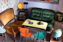 A Paris, dans le quartier de Ménilmontant, deux amis ont ouvert un joyeux café de quartier, La Laverie, entre récup' et détournement, ambiance Formica et bricolage de papa. Beau programme.