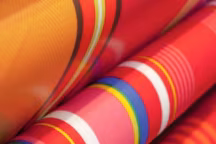 Depuis plus de trente ans, la maison Jean-Vier fabrique des étoffes dans la plus pure tradition basque. Devenue une référence en matière de linge de maison, la marque s'illustre désormais dans le monde entier.