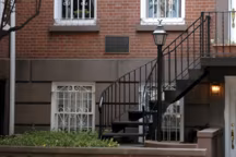 Le souplex est une habitation en duplex inversé. Cet agencement d'espace original est aussi atypique qu'économique. Suivez le guide.