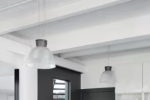 Service de table Modulo Color, en porcelaine, assiette plate ronde, 9,50 euros, assiette dessert ronde, 8,50 euros, bol 15,50 euros, saladier, 35 euros, couverts Aloa, en acier inoxydable, à partir de 5 euros pièce, gobelets Allegro, en verre soufflé bouche, 51 euros le lot de 6, vases et soliflores collection Modulo Déco, en porcelaine, à partir de 15 euros, Guy Degrenne