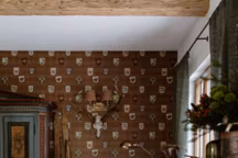 Papier peint Alpbach de la collection Tyrol Apres Ski de Mind The Gap - Au Fil Des Couleurs