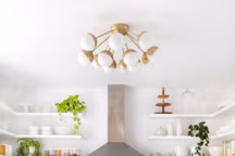 La vaisselle sort des placards !