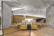 Le mobilier aux lignes sages dessiné par Autoban calme le mouvement des matériaux qui habillent la structure.