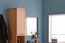 Meuble sous-vasque Sensea Brooklyn, l.89 x H.37 x P.44.8 cm avec plan vasque en résine de synthèse 90 cm, 589 euros. Colonne l.35 x H.120 x P.37 cm, imitation chêne naturel, Brooklyn, 359 euros. Leroy Merlin.