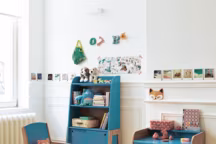 Bibliothèque bleue pour enfant, Vintage. En bois d'acacia et MDF. 115 x 65 x 30 cm - Prix 99,99 euros, Alinéa