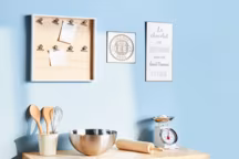 Desserte Denver à roulettes avec porte serviette. En fibre de moyenne densité et hevéa. 105,5 x 91,5 x 45 cm. 199 euros, But.