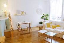 Créer un coin salle à manger dans un petit salon - En photo : réalisation Tiphaine Thomas, agence Skéa.