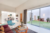 Table basse Cades. Tapis Joseph Lebon.