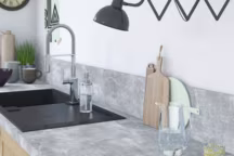 Plan de travail stratifié Urban gris Mat de LEROY MERLIN. 315 x 65 x 3, 8 cm. 49 Kg. 159 euros.