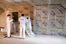 Les travaux d'isolation des combles, murs et planchers sont souvent remboursés à 100 % grâce au montant de la prime quand le changement des fenêtres ne génère qu'une prime moindre.