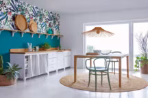 Meuble 1 porte, 2 étagères réglables, 429 euros.

Meuble 2 portes, 699 euros.

L'étagère murale, à partir de 49 euros. 

La table NIZOU, à partir de 499 euros, plusieurs modèles disponibles. 

La suspension DAYANE, en bambou, 199 euros. 

Le tapis rond HEMPY, à partir de 129 euros.