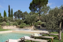 Lit de camp en acacia Selous, H 42 x L 195 x P 75 cm, 12 kg, 99,99 euros, Maisons du monde.