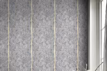 Papier peint intissé Scribby noir et jaune imaginé par Sophie Ferjani, 17,90 euros le rouleau de 52 cm x 10 m, Graham & Brown. En exclusivité dans les magasins 4 Murs