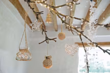 Créer une déco de Noël avec des branches d'arbre