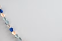 Guirlande Clouds, en papier, fabriquée à la main, longueur 2 mètres, 25 euros, Mi-Avril.